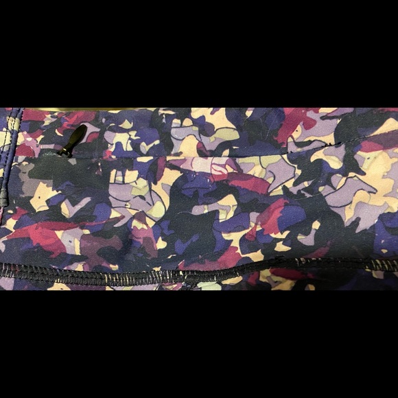 FABLETICS Leggings. Purple designs. Size L - Picture 5 of 10